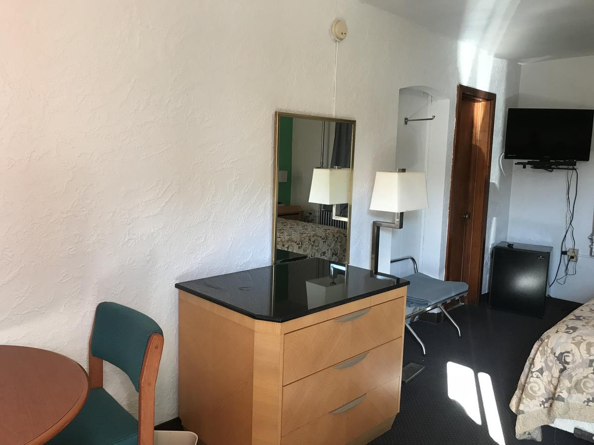 Fiesta Motel Pontiac Екстериор снимка