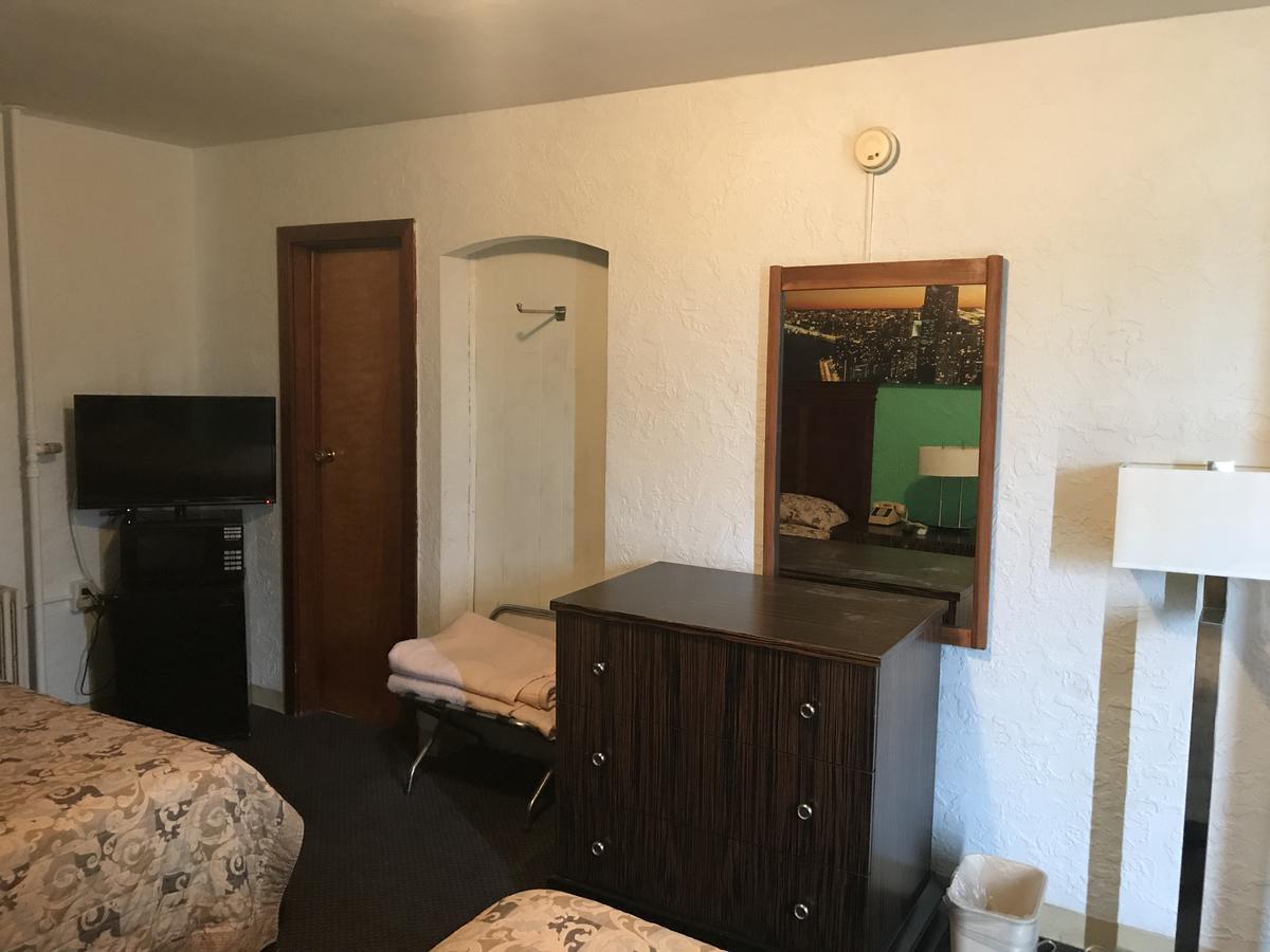 Fiesta Motel Pontiac Екстериор снимка