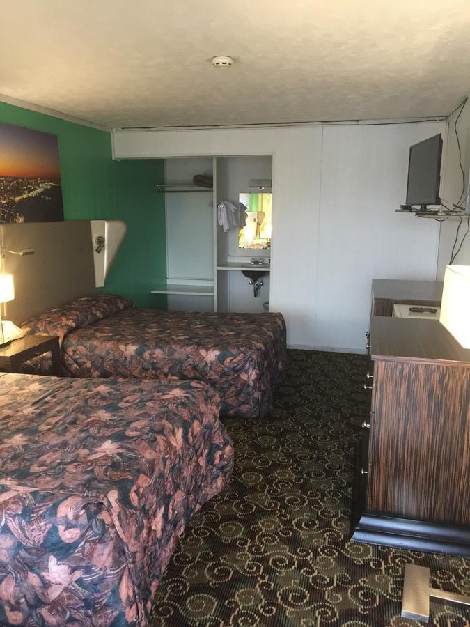 Fiesta Motel Pontiac Екстериор снимка